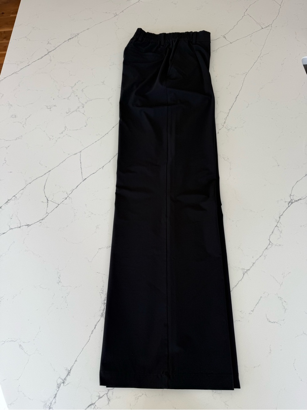 ALO Yoga High-Waist Pursuit Trouser in Black - Picture 3 of 10